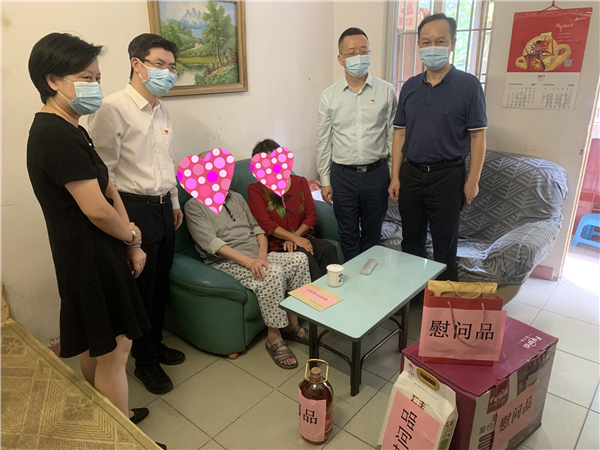 慰问老人.jpg
