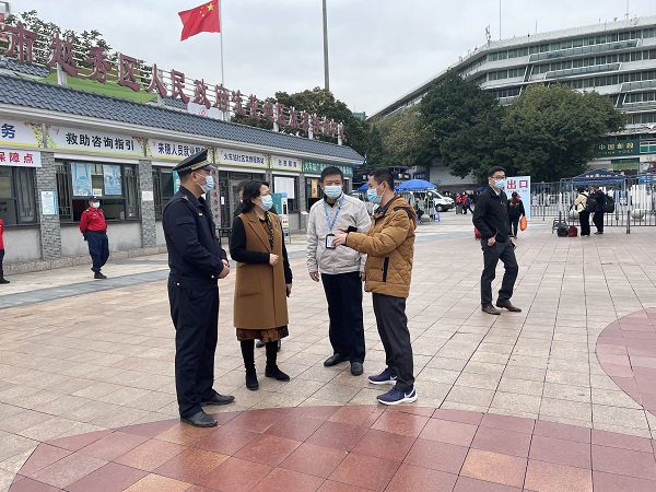 黄主任到流花（挂网）.jpg