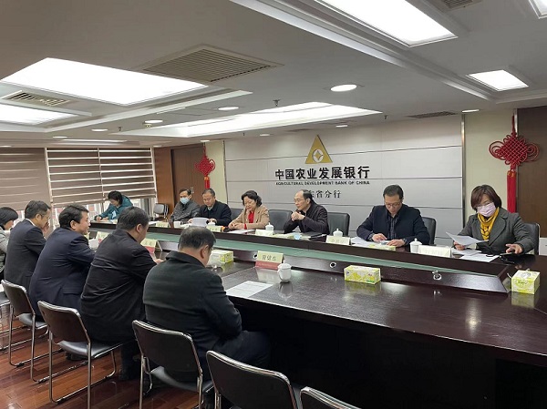 区人大常委会副主任黄永青带队走访慰问重点企业挂网.jpg