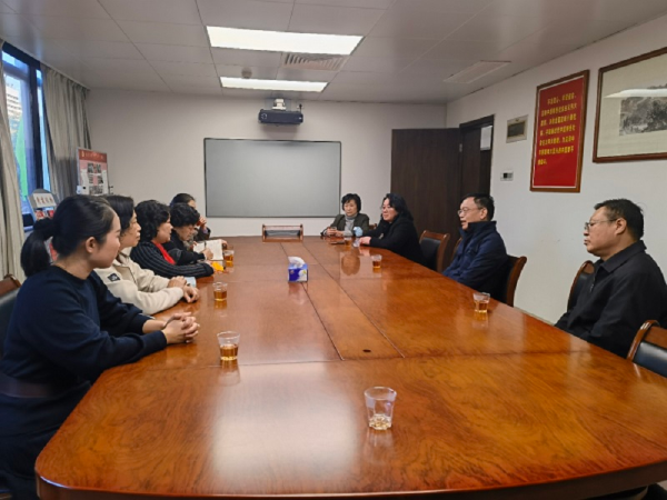 挂 网--黄永青到市走访.jpg