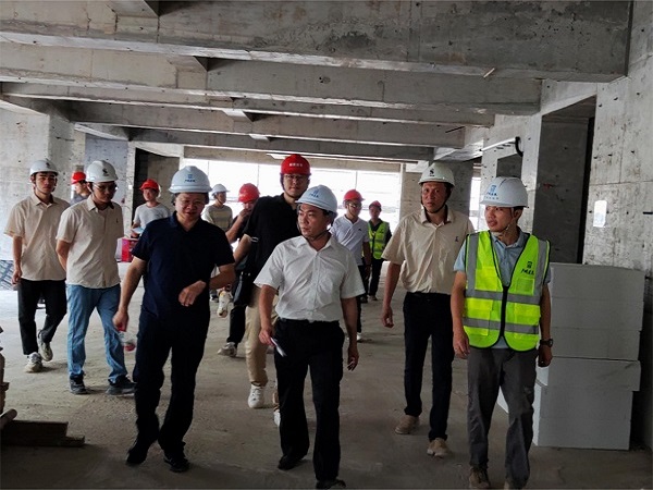 20230630  区建设水务局举办新葡京博彩官网区2023年房屋建筑工程施工“安全生产月”现场观摩交流活动-1.jpg