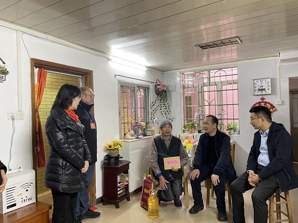 张区慰问(已编辑).jpg
