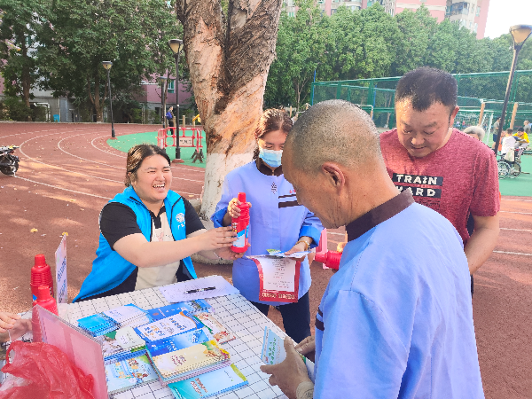 流花桥民生政策宣传活动2.jpg