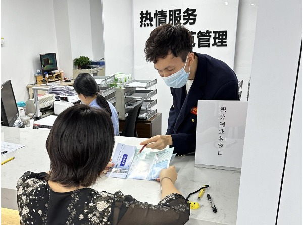 政策家门口.png