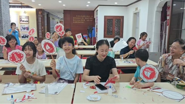 非遗技艺点燃童心 民族团结情满社区——光塔街籽籽连心 四季同行